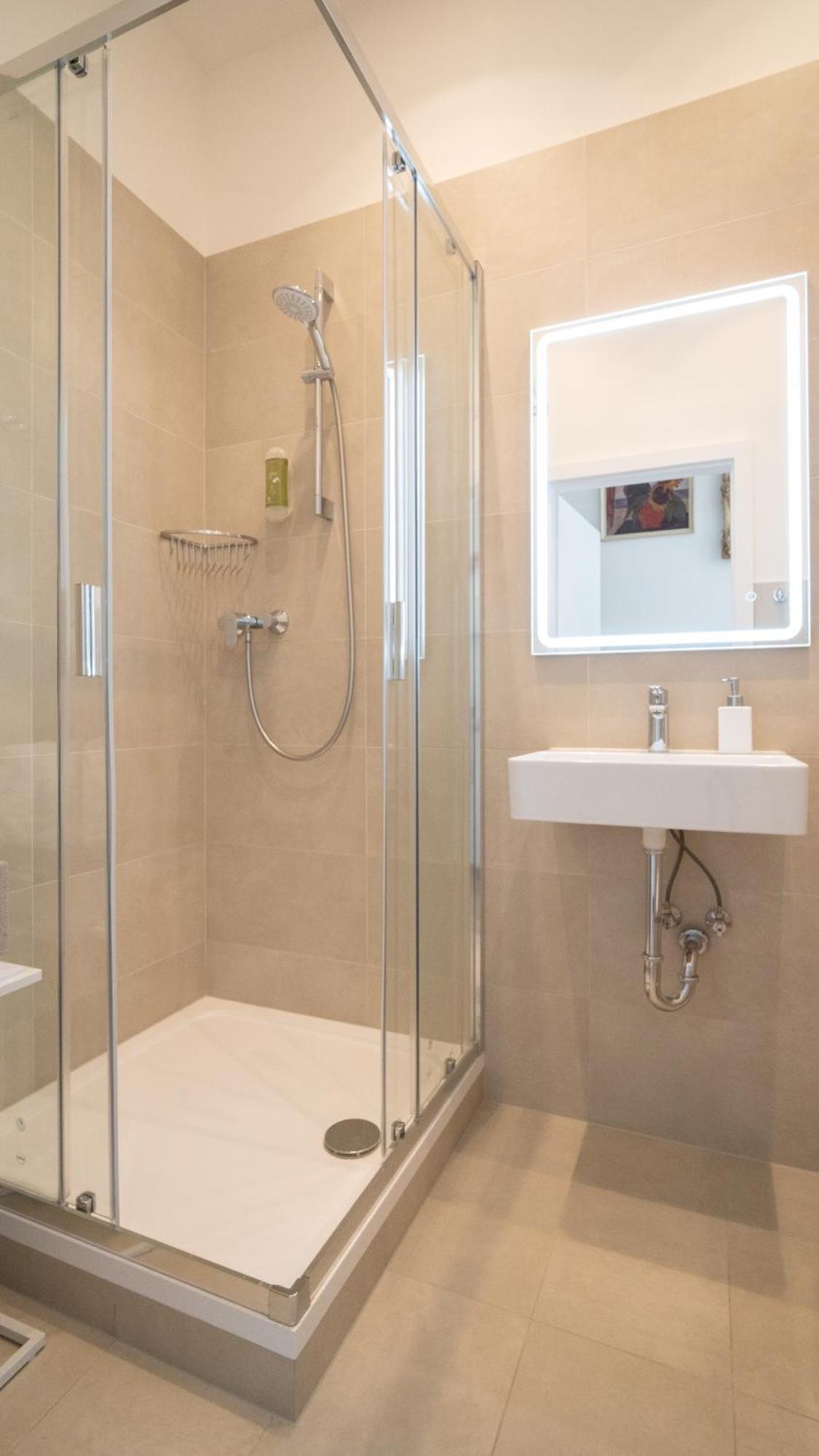 J3 Apartment *